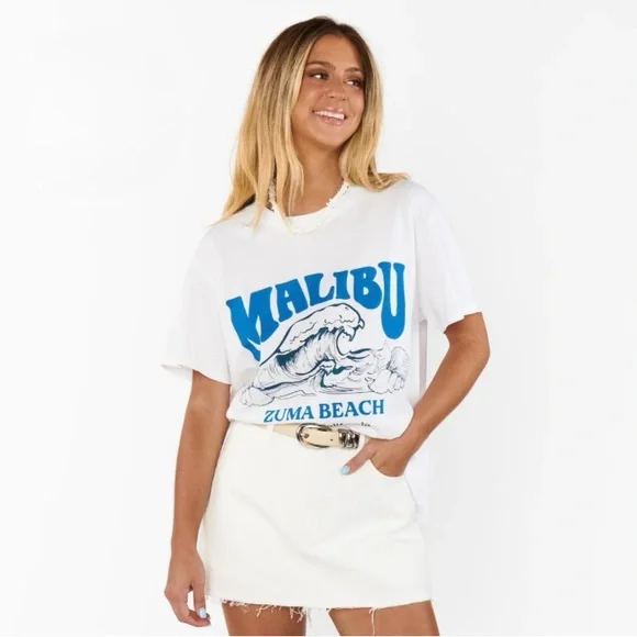 Show me your MuMu White Graphic Tee with Blue Print - Picture 3 of 9